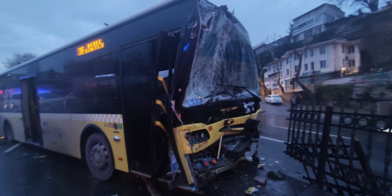 İstanbul'da iki İETT otobüsü çarpıştı