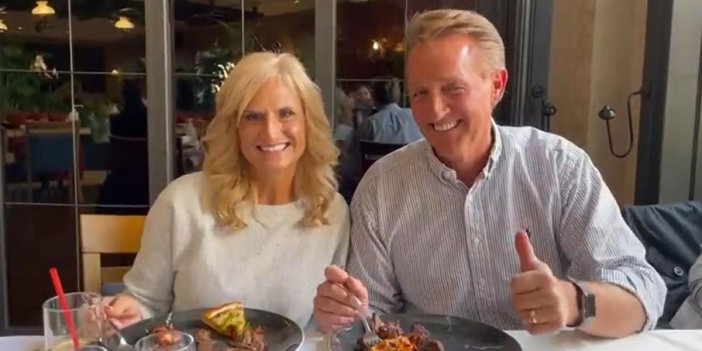 ABD'nin Çiçeği Burnunda Elçisi Eşiyle Kebap Yedi