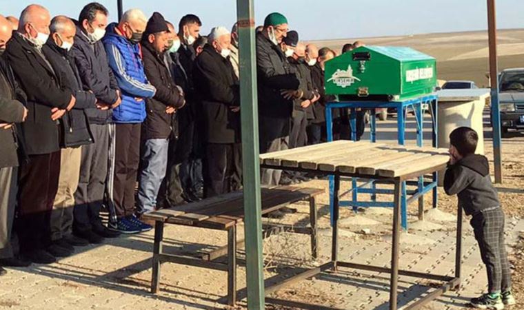 Eşini 15 yerinden bıçakladı, 'Eşimi öldürdüm' diye bağırdı