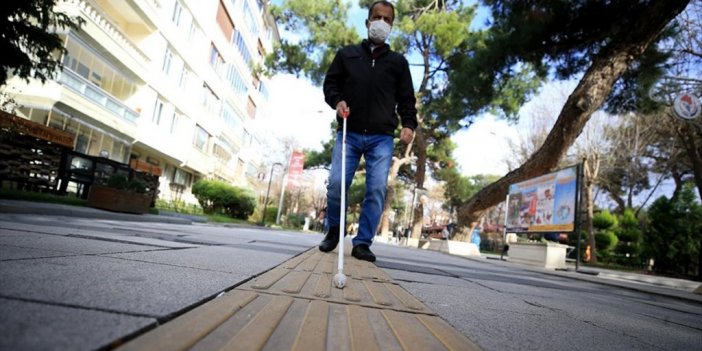 Beyaz Bastonu İle 10 Yıldır Yol Arkadaşlığı Yapıyor
