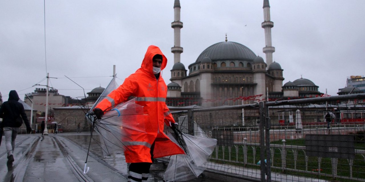 İstanbul'da şiddetli rüzgar