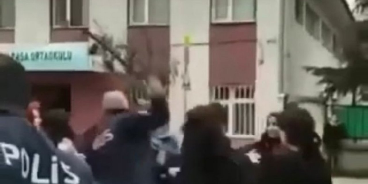 Bursa’da liseli kızların 'yan bakma' kavgası