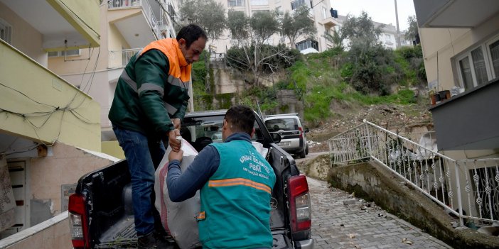 KUŞADASI’NDA AĞAÇ ATIKLARI İHTİYAÇ SAHİPLERİ İÇİN KARA KIŞTA YAKACAĞA DÖNÜŞÜYOR