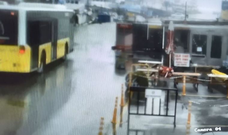 Şile'de dev dalga İETT otobüsünün camını kırdı