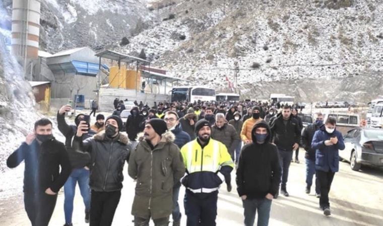 Divriği'de maden işçileri insanca çalışma talebiye üretimi durdurdu