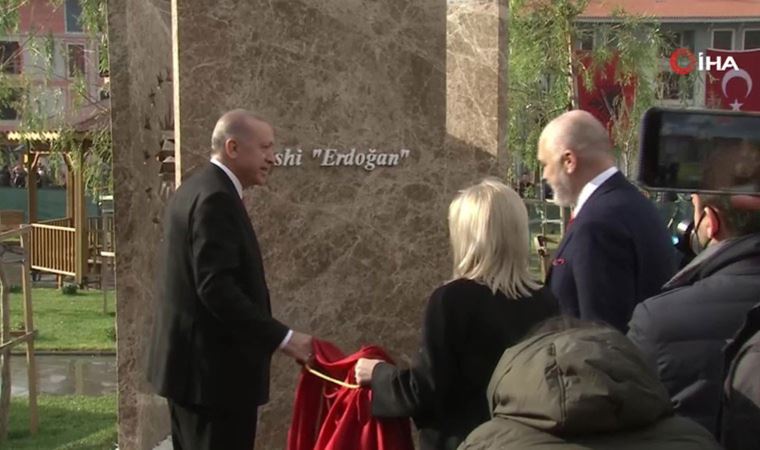 Erdoğan’ın adı Arnavutluk’ta bir meydana verildi