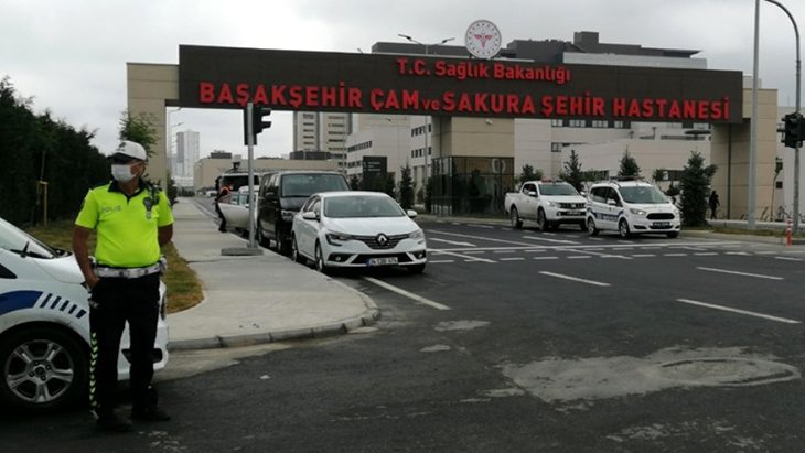 Sağlık Çalışanına Şiddet! Hastalarıyla kimsenin ilgilenmediğini öne süren 4 kişi, hamile hemşirenin karnını tekmeledi