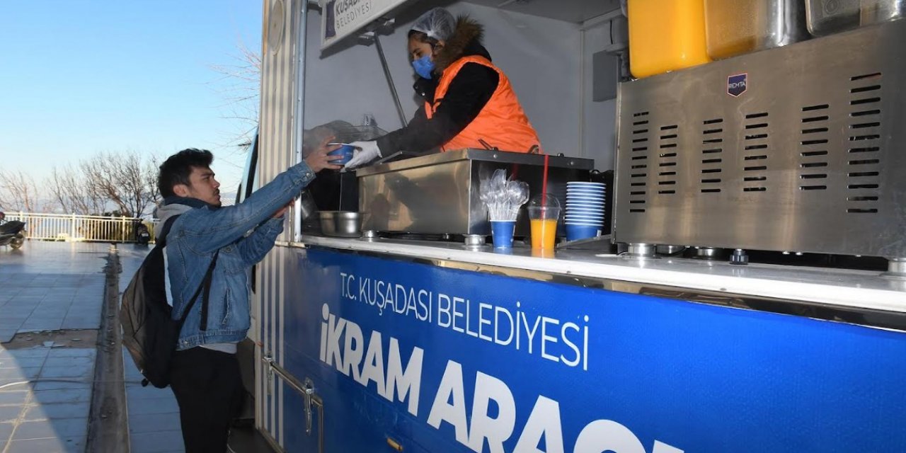 Kuşadası Belediyesi'nden öğrencilere sıcak çorba!