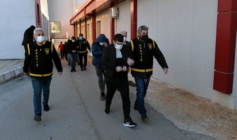 Kendilerini sahte polis olarak tanıtanlardan 6.6 milyon TL vurgun