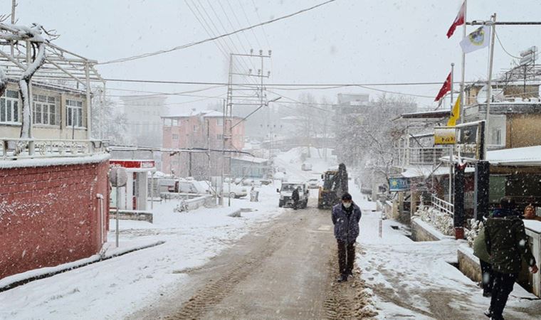 Meteoroloji uyarmıştı, kar yağışı hayatı felç etti