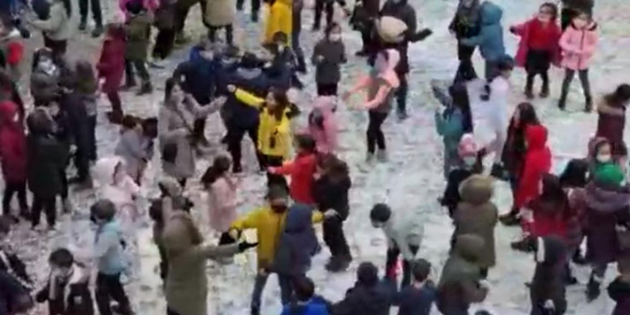 Ankara'da öğrencilerin kar eğlencesi