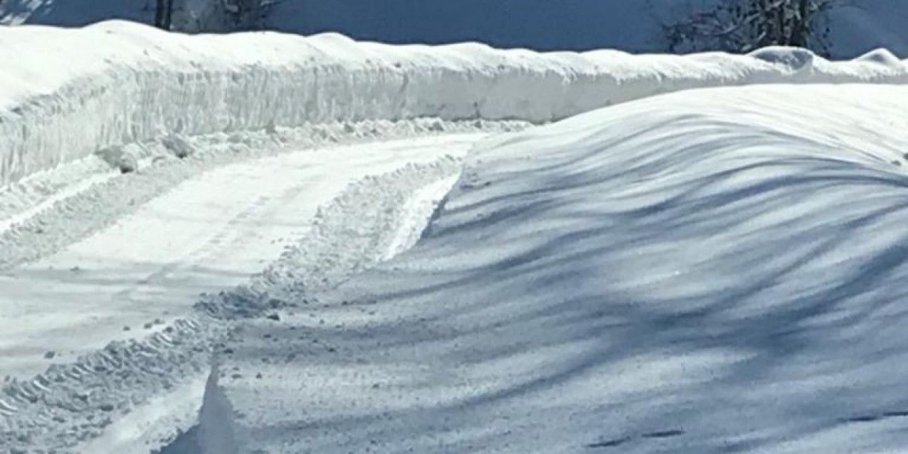 Kastamonu'da kar kalınlığı 1,5 metreyi buldu
