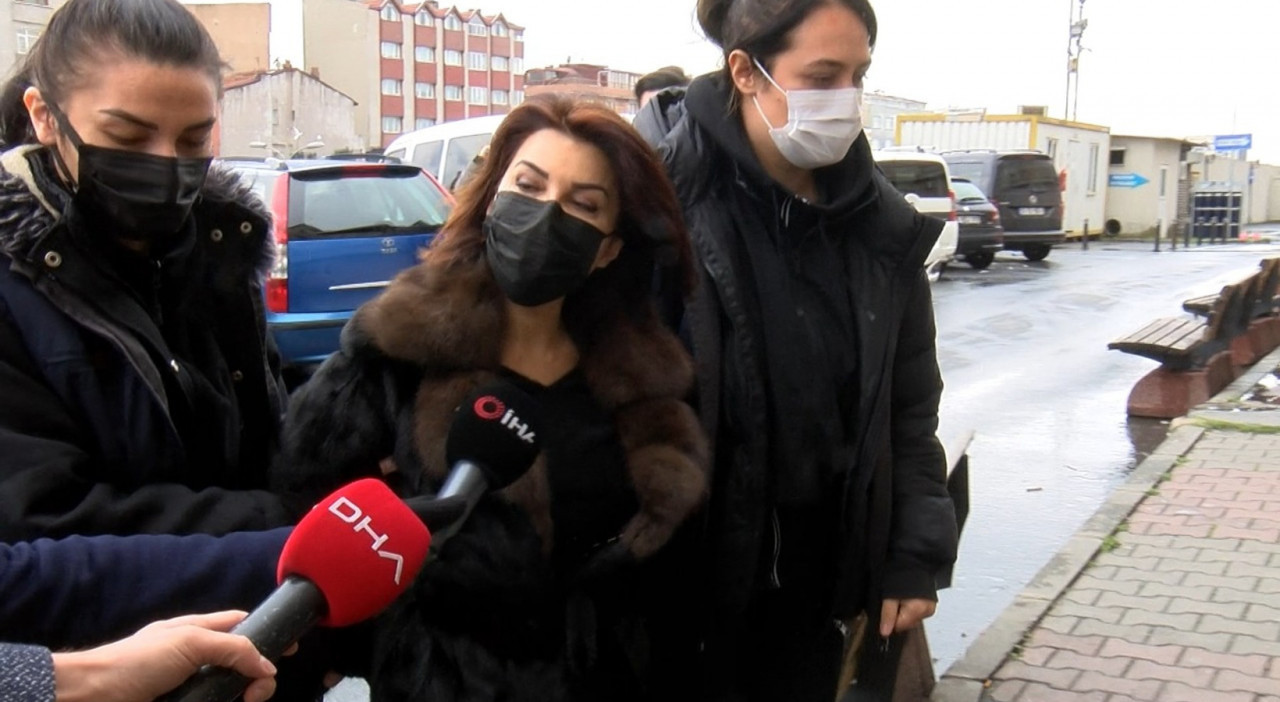 Adliyeye sevk edilen Sedef Kabaş'ın kelepçe oyunu! Mikrofonlara tek cümlelik yanıt!