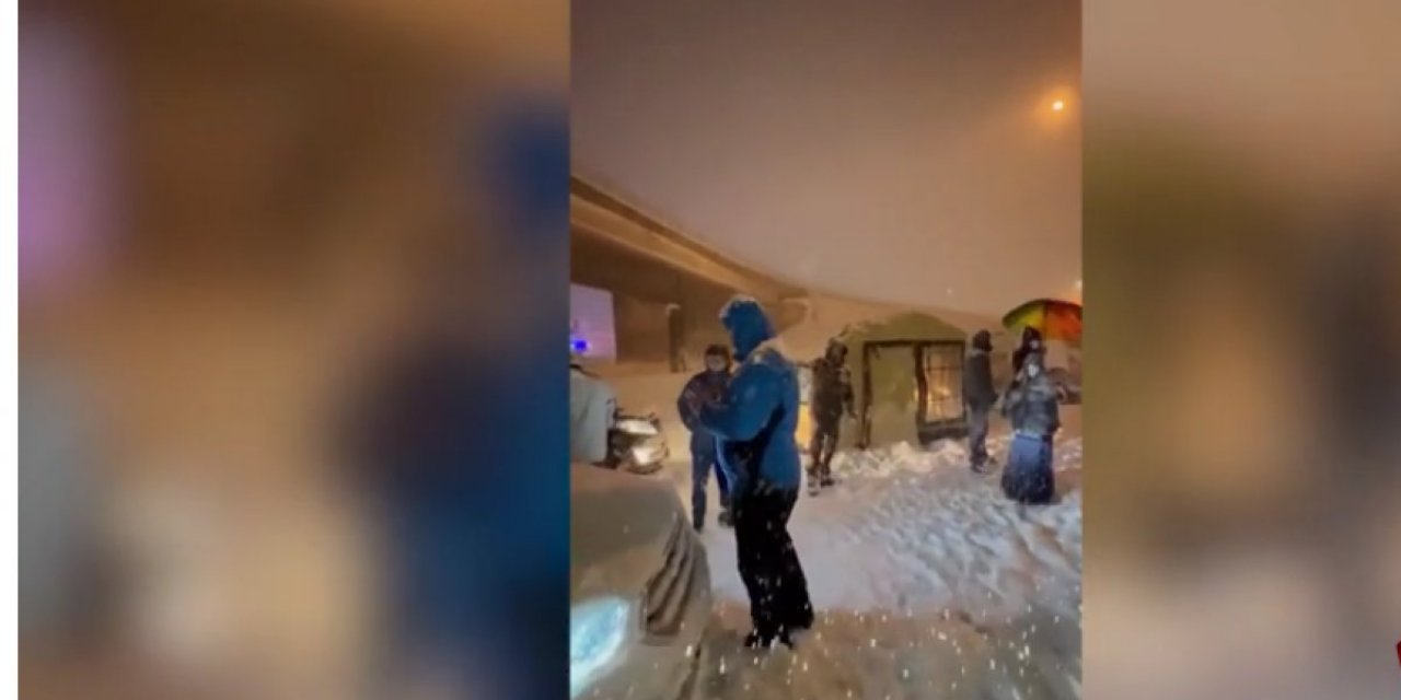 Bolu Tüneli'nde mahsur kalan vatandaşlar otobana çadır kurdu
