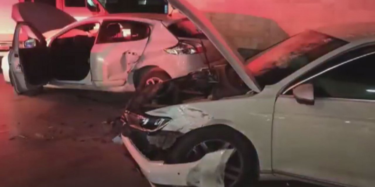 İzmir'de lastik kontrolü için duran araca otomobil çarptı: 2 yaralı