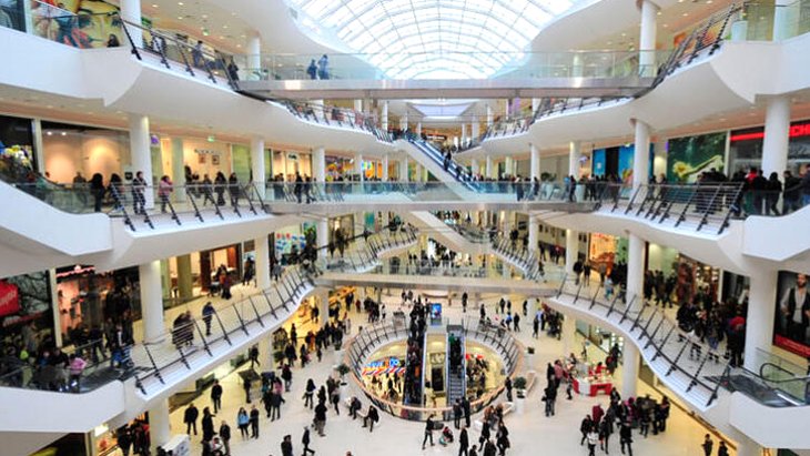 İstanbul'da yoğun kar yağışı nedeniyle AVM'ler bugün saat 19.30'da kapanacak