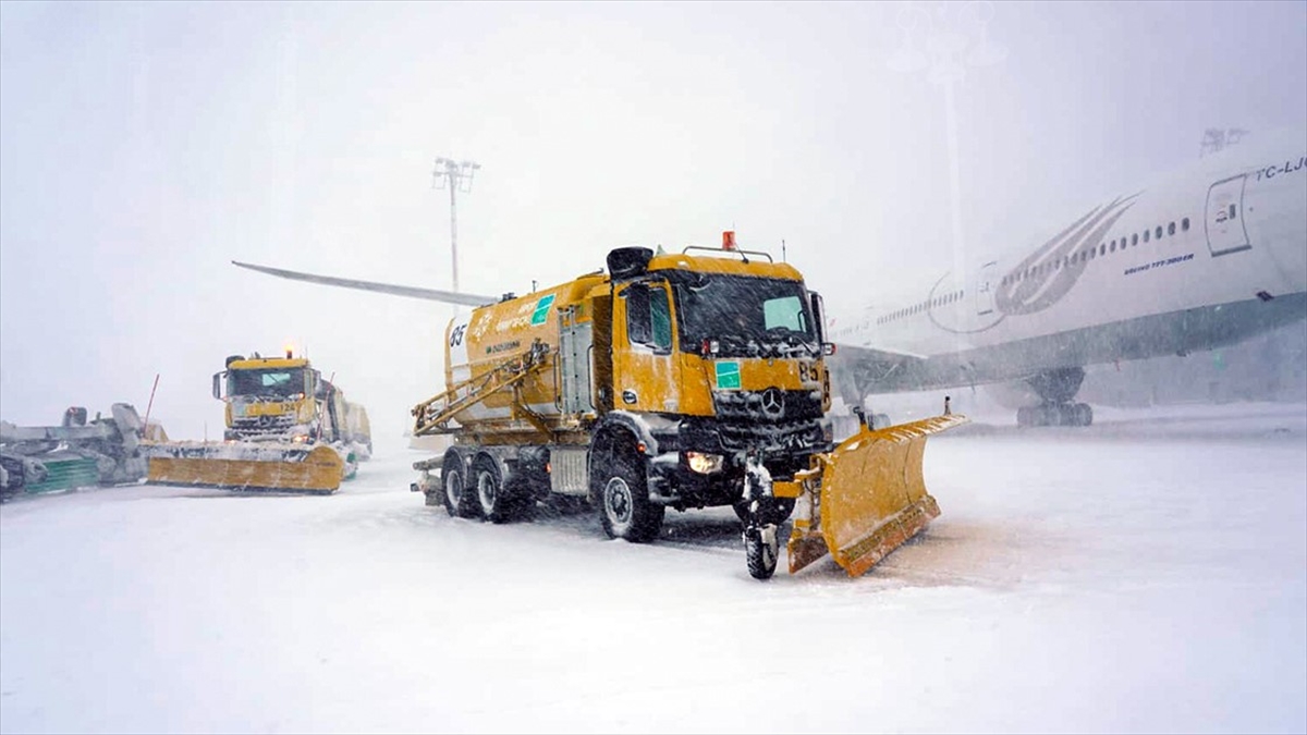 İstanbul Havalimanı'ndaki Tüm Uçuşlar Durduruldu