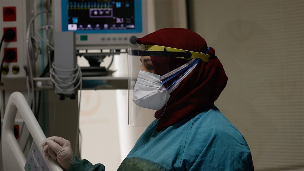 Türkiye'de 67 Bin 23 Kişinin Kovid-19 Testi Pozitif Çıktı, 156 Kişi Hayatını Kaybetti