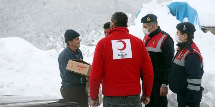 Türk Kızılay Ekipleri Karlı Yolları Aşıp Yardım Ulaştırıyor