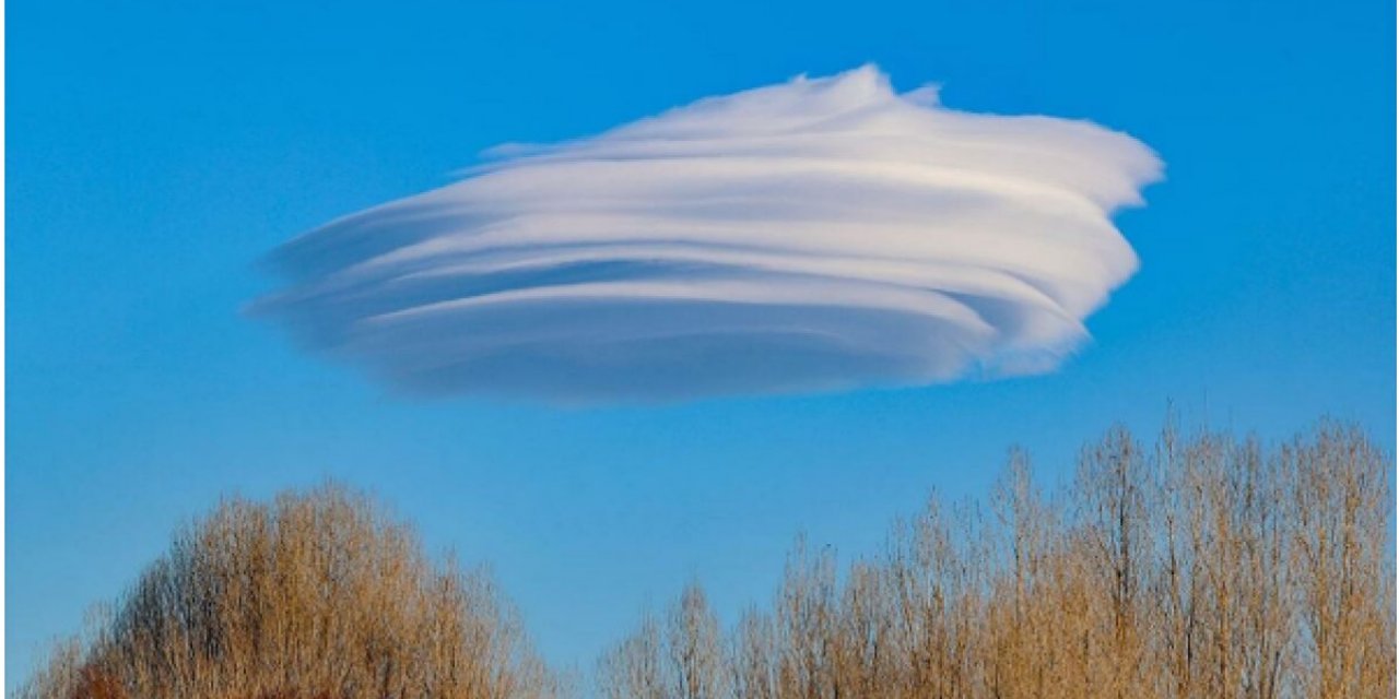 Van'da görülen mercek bulut, çok nadir bir doğa olayı olarak nitelendirildi