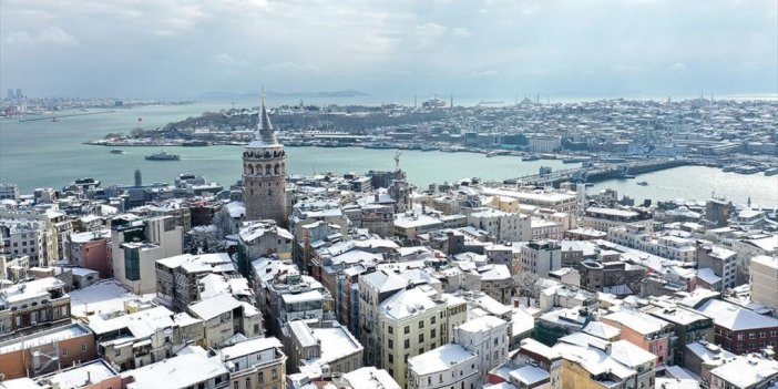 Karadeniz'den Nem Topladı, İstanbul'a Kar Bıraktı