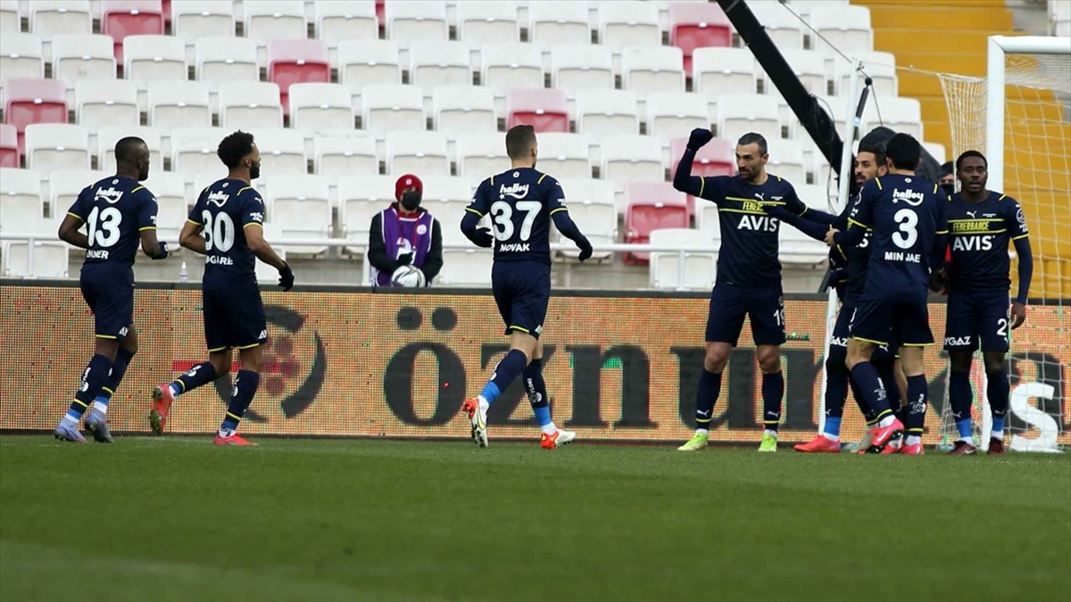 Fenerbahçe'nin Antalya Kampı Kadrosu Belli Oldu