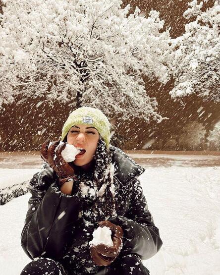 Burcu Özberk'in kar pozlarına beğeni yağdı