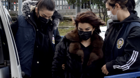 Tutuklu gazeteci Sedef Kabaş'tan açıklama: 'Uçak biletimi hazır etseniz...'