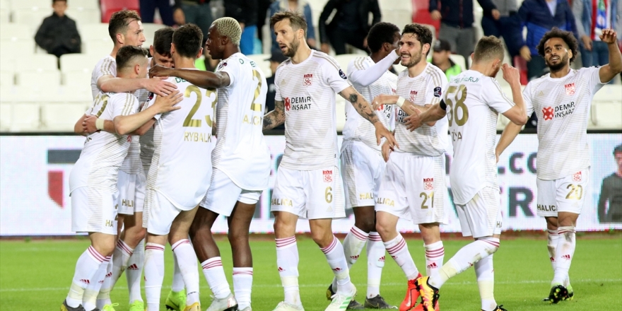 Sivasspor'un Yüzü Evinde Güldü