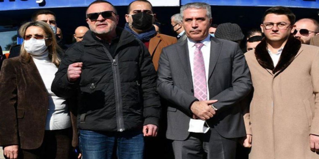 Aydın Kuşadası Belediye Başkan Yardımcısı Oğuzhan Turan'a silahlı saldırı düzenlendi