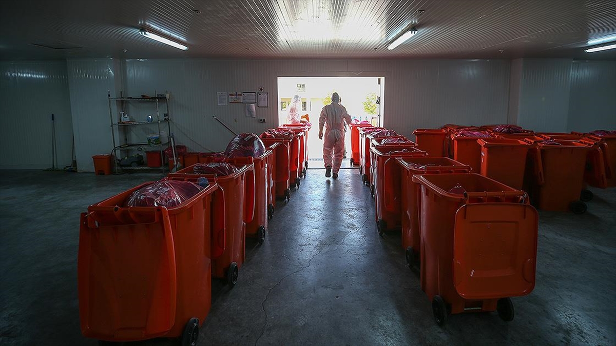 Kovid-19 İle Mücadele Ekipmanları On Binlerce Ton Sağlık Atığına Yol Açacak