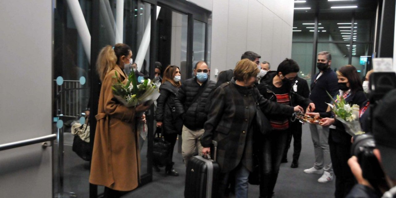 Ermenistan'dan gelen ilk uçak İstanbul'a indi