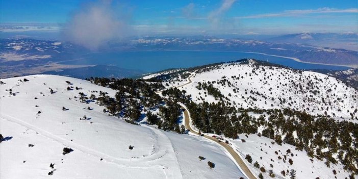 Salda Gölü Manzaralı Zirvede Kayak Keyfi