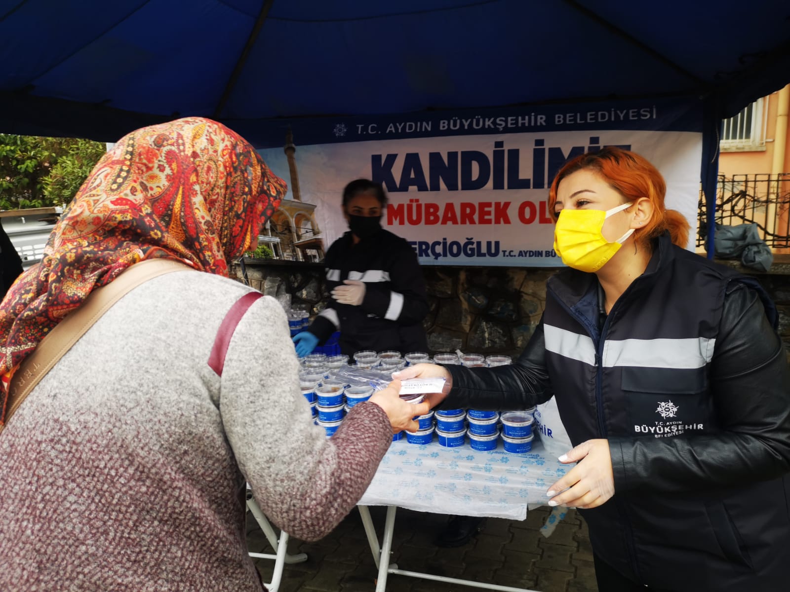 AYDIN BÜYÜKŞEHİR BELEDİYESİ’NDEN REGAİP KANDİLİ’NDE HELVA İKRAMI