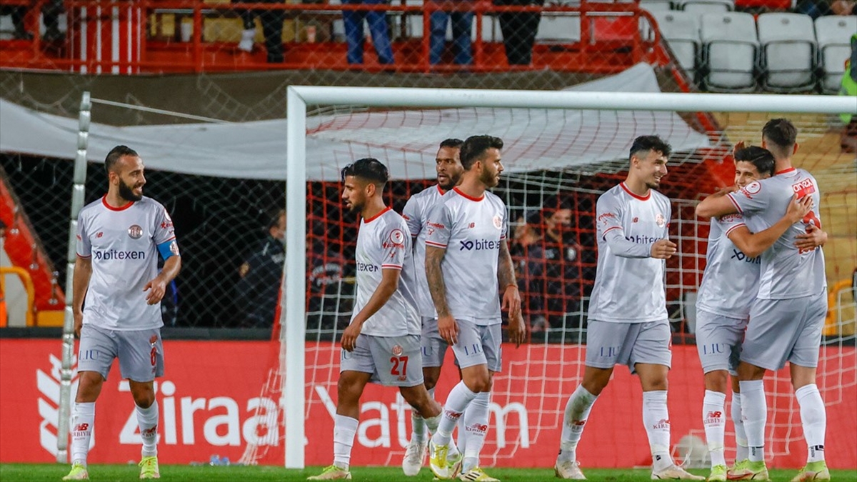 Antalyaspor Yarın Kayserispor'a Konuk Olacak