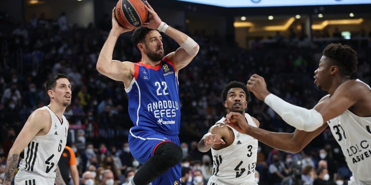 Anadolu Efes, Asvel'i Mağlup Etti