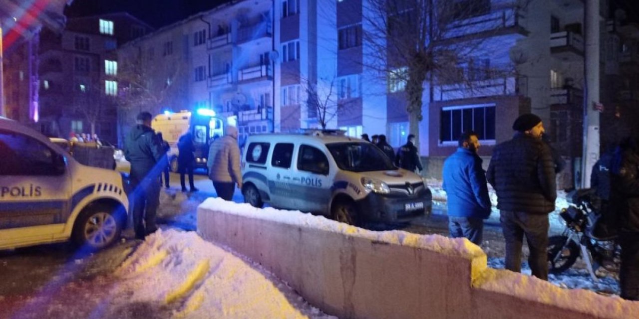 Sivas'ta arkadaşların tartışması kanlı bitti: 3 yaralı