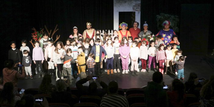 Aydın Büyükşehir Şehir Tiyatrosu Çocuk Oyunu İle Perdelerini Açtı