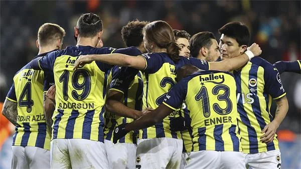 Fenerbahçe - Başakşehir maçının 11'leri belli oldu