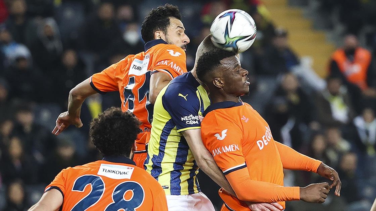 Fenerbahçe Evinde Medipol Başakşehir'e Yenildi