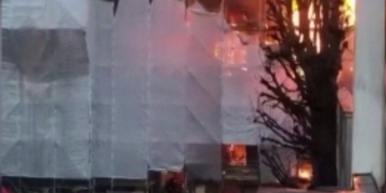 Paris’teki ünlü Orsay Müzesi yakınında yangın çıktı