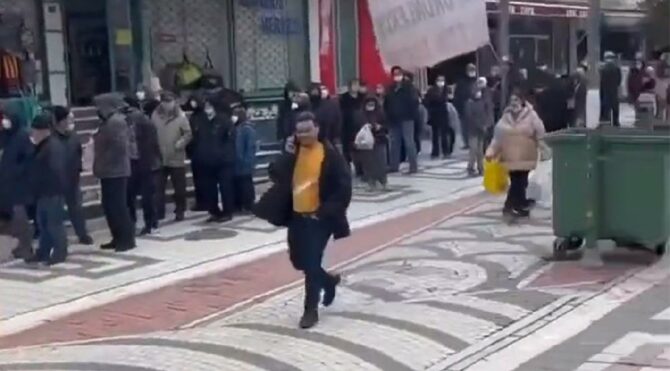 Halk yine kuyrukta! ‘Türkiye bu tabloyu hak etmiyor’