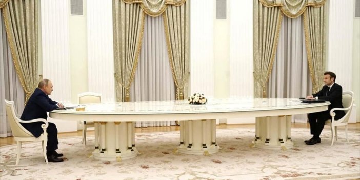 Macron-putin Görüşmesindeki 'sosyal Mesafe' Fransa'da Gündem Oldu