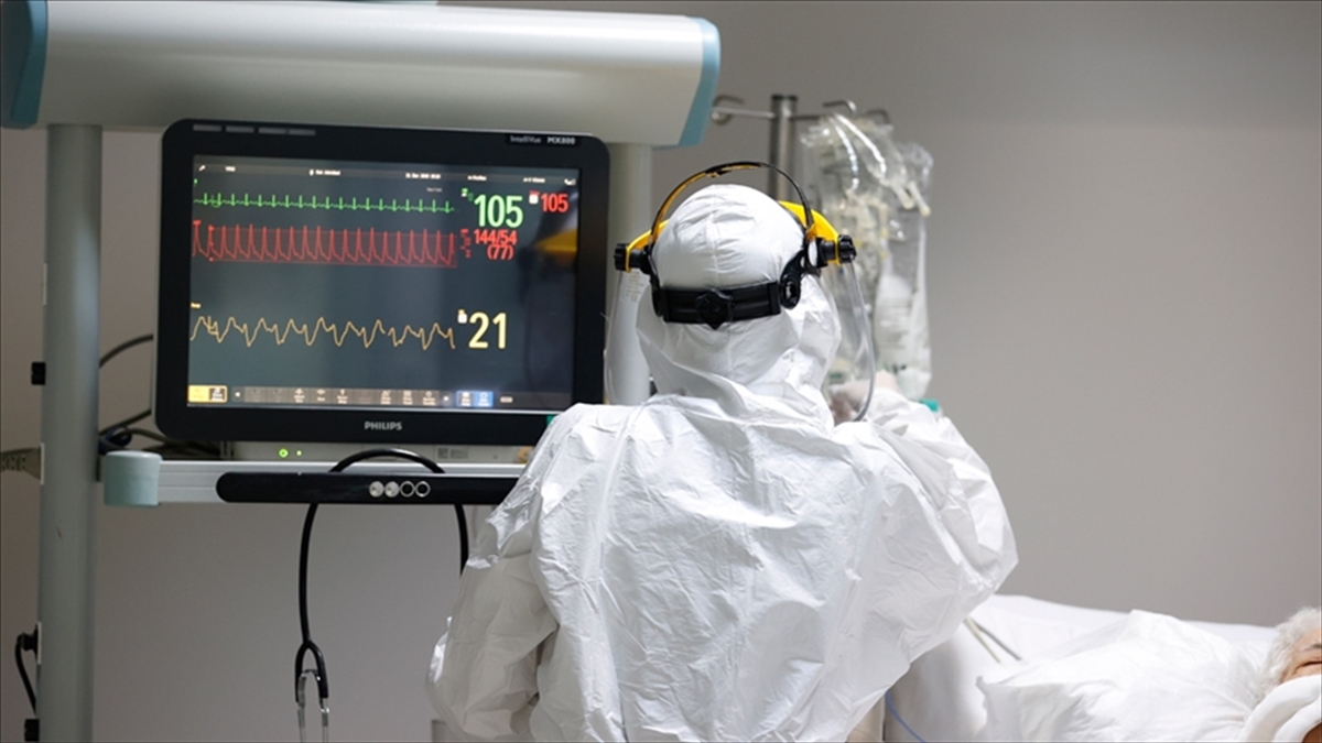 Türkiye'de 111 Bin 96 Kişinin Testi Pozitif Çıktı, 241 Kişi Hayatını Kaybetti