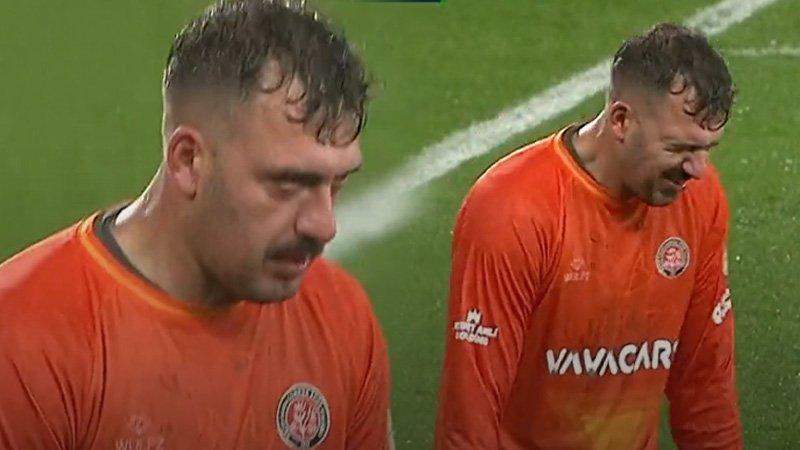 Karagümrük kalecisi Viviano’nun zor anları! Soğuktan titredi…