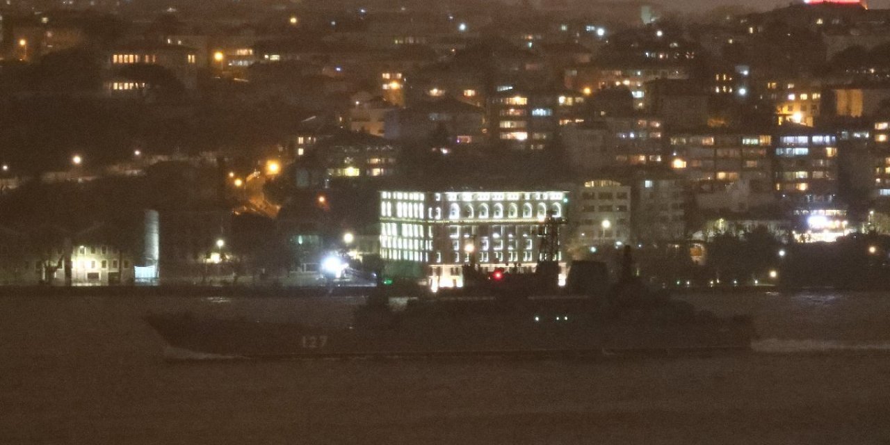 Boğazlarda endişe yaratan hareketlilik: Savaş gemileri ilerliyor