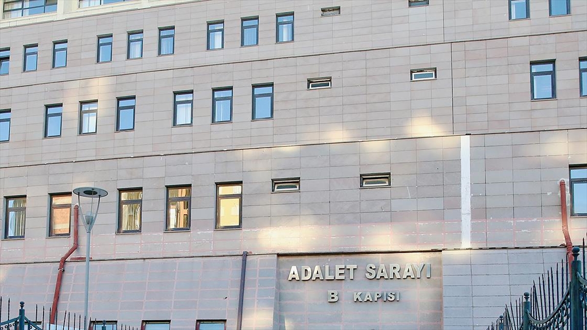 Eskişehir'de Eşini Ve Kızını Yaralayan Kişiyi Bıçaklayan Genç Tahliye Edildi