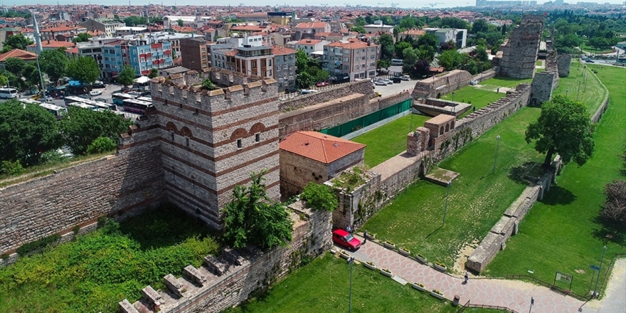 İstanbul'un Tarihi Surları Zamana Direniyor