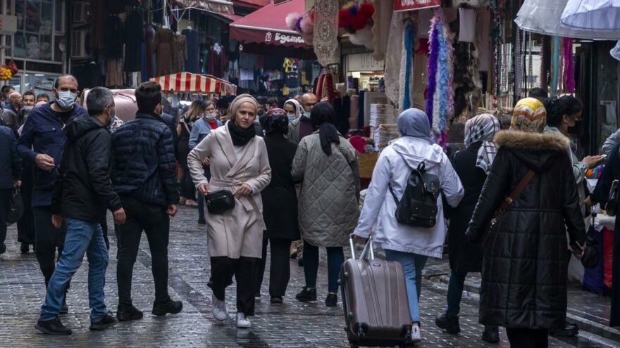 Türkiye’de Omicron etkisi devam ediyor! Bakan Koca, coronada son durumu açıkladı