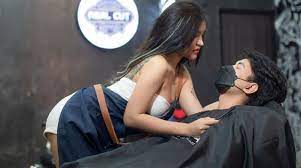 Berber dükkanının kadınlarla yaptığı tanıtımı gören bu berbere gelmek istiyor